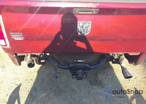 2016 Ram 1500 Laramie z USA, uszkodzony, nr VIN 1C6RR6NT8GS278105